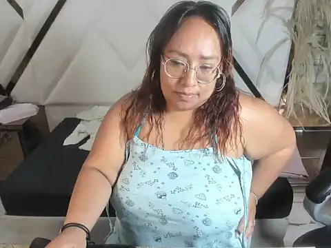 Shara_Oz's cam snapshot