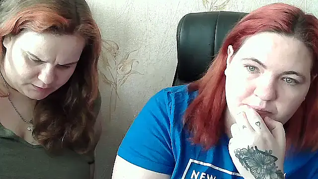 HollyXXXEva's cam snapshot