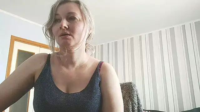 EdithManning's cam snapshot