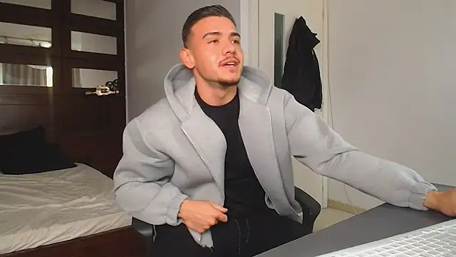 ElijahThorne live sex cam