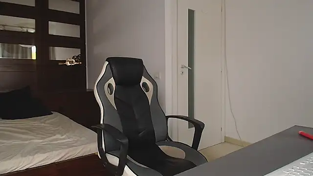 ElijahThorne live sex cam