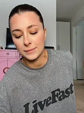 Mia-Minou live sex cam