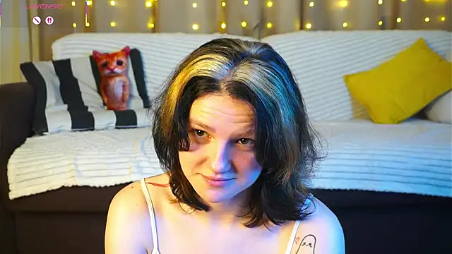 LatinaHuguenin's cam snapshot