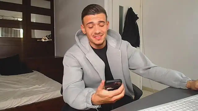 ElijahThorne's cam snapshot