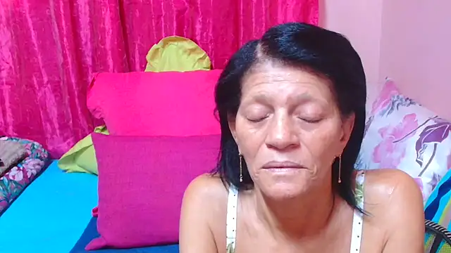 SLUTTYROXY's cam snapshot