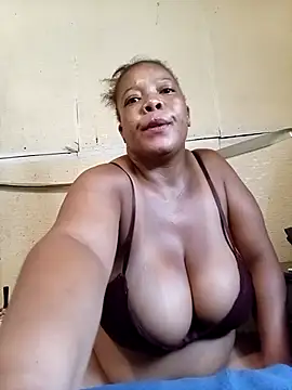 boobsqueenxo's cam snapshot