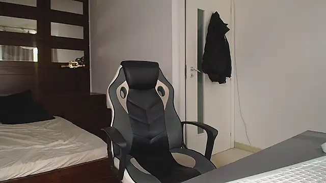 ElijahThorne live sex cam