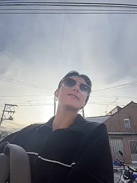 fiorella_paris's cam snapshot