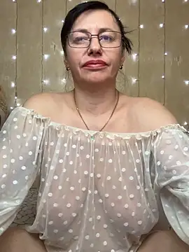 Amberhotqueen live sex cam