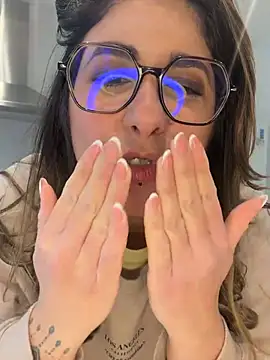 MlleMargaux's cam snapshot