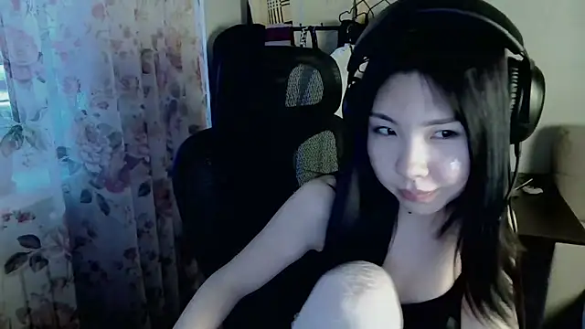 AprilOnilll live sex cam