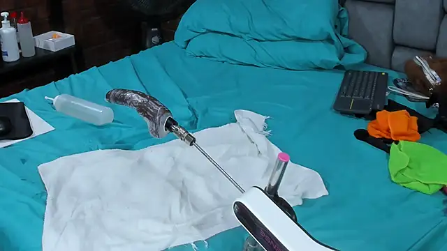 Couple_Gold69's cam snapshot