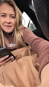 Risky_julia2330's cam snapshot