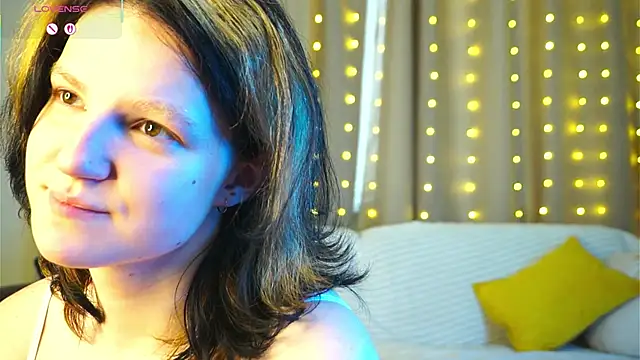 LatinaHuguenin's cam snapshot