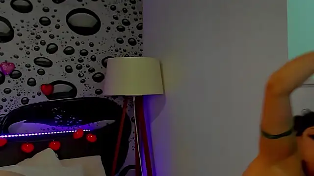 AlmaFancy's cam snapshot