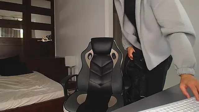 ElijahThorne's cam snapshot