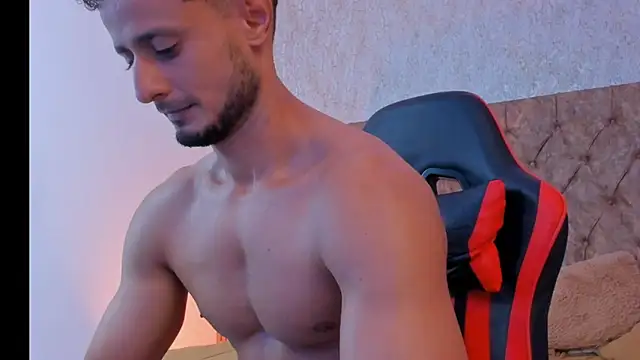 Adonys_Lewis_'s cam snapshot