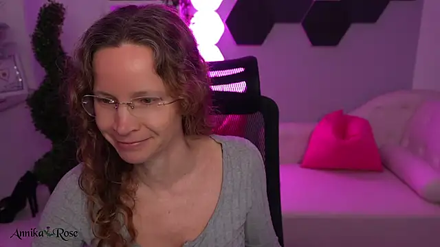 AnnikaRose live sex cam