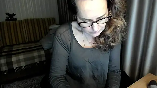 lauraoven's cam snapshot