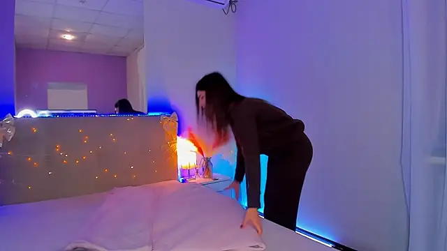 Laura_Leee's cam snapshot