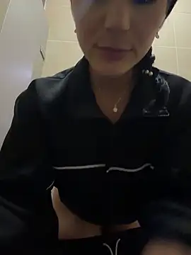 fiorella_paris's cam snapshot