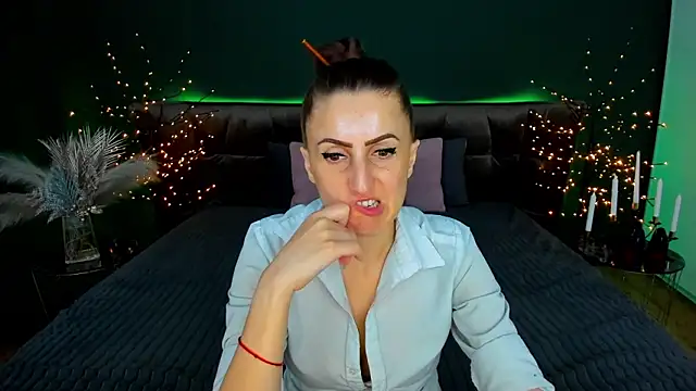 Rebecca_Diamond's cam snapshot