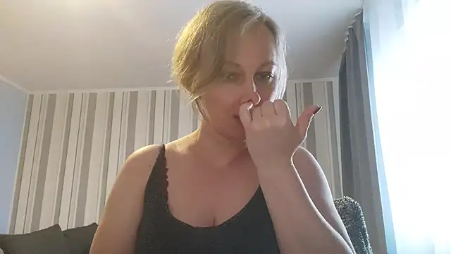 EdithManning's cam snapshot