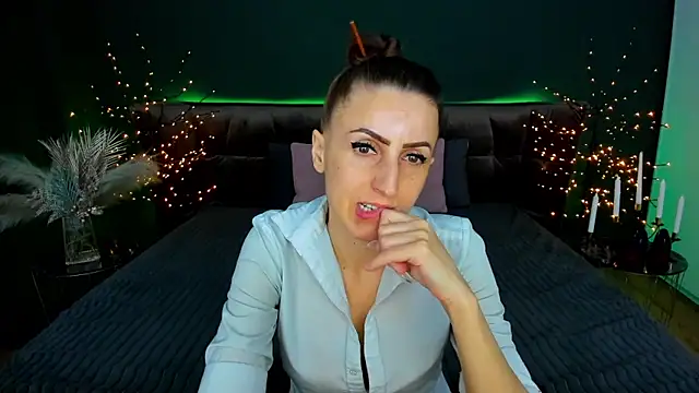 Rebecca_Diamond's cam snapshot