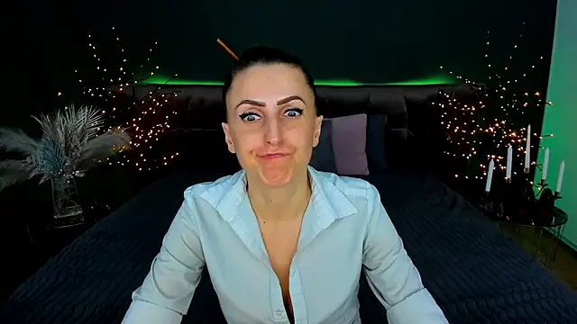 Rebecca_Diamond's cam snapshot