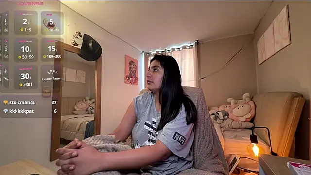 cloe_small's cam snapshot