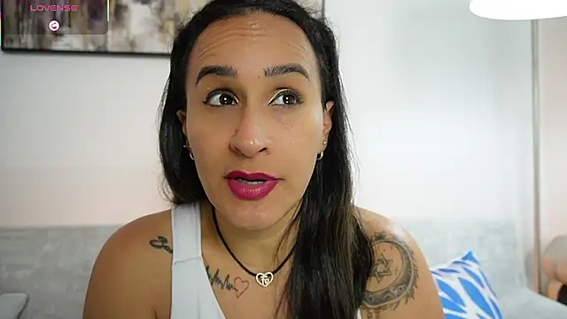 Sara_Charmy's cam snapshot