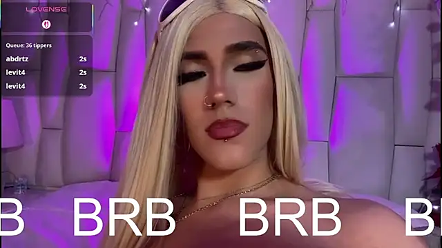 Regiina_Doll live sex cam