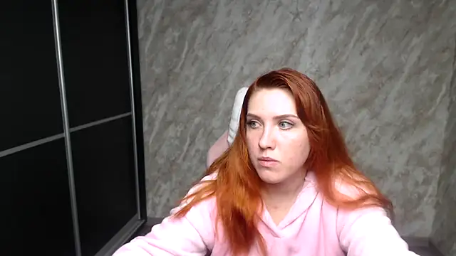 Reginasmilee live sex cam