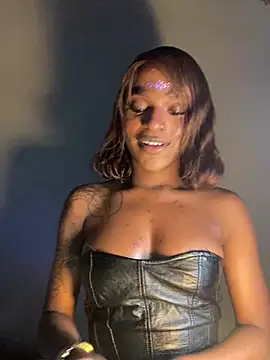 ZiziCampbell_'s cam snapshot