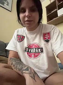 Brutecia2002 live sex cam