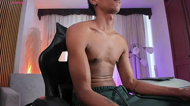 JulienSaint live sex cam