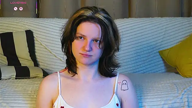 LatinaHuguenin's cam snapshot