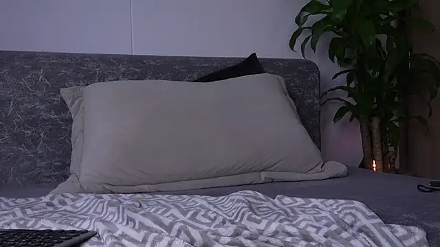 katie_cruz live sex cam