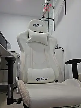 GatitaXD27's cam snapshot