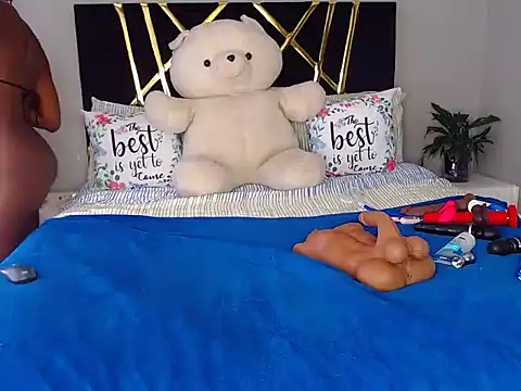 NaughtyVixen25's cam snapshot