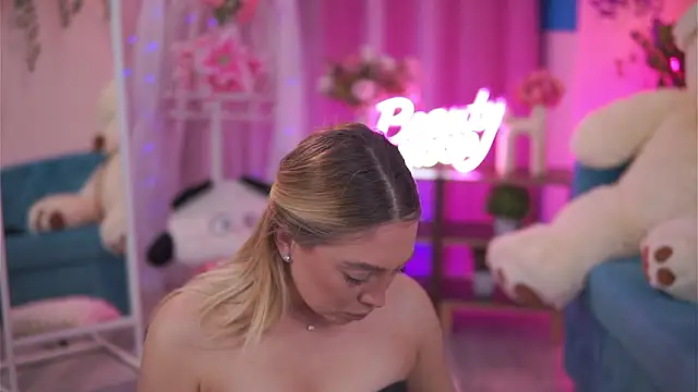 NadyaBlue's cam snapshot