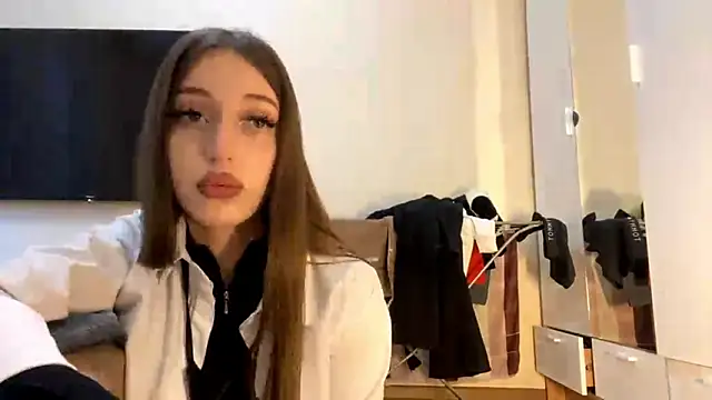 CutieWorm's cam snapshot