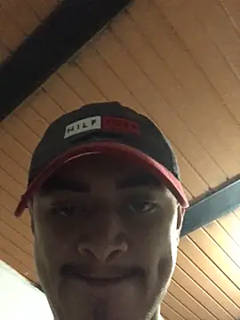 LUIGI_i's cam snapshot