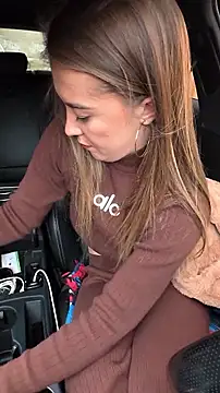 Risky_julia2330's cam snapshot