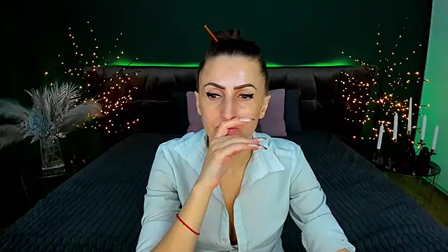 Rebecca_Diamond's cam snapshot