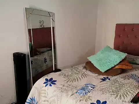 Tiffany_pussyhott's cam snapshot