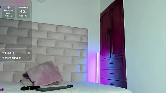 HollyGrey_'s cam snapshot