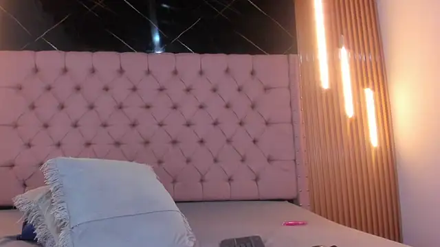 AinaPink's cam snapshot