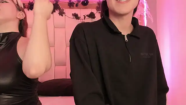 Daphne_And_Roger's cam snapshot