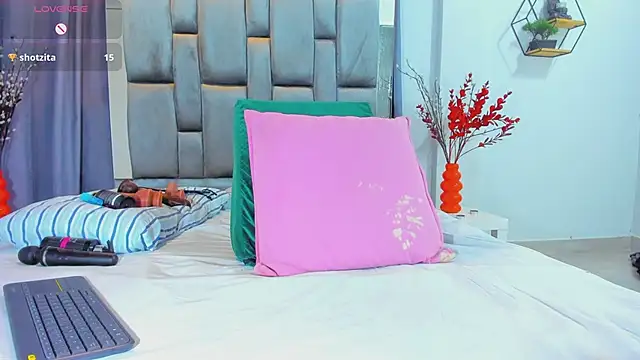 Karlaliones69's cam snapshot